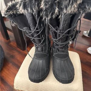 Khombu Size 8 Black Fur-Lined Winter Boots